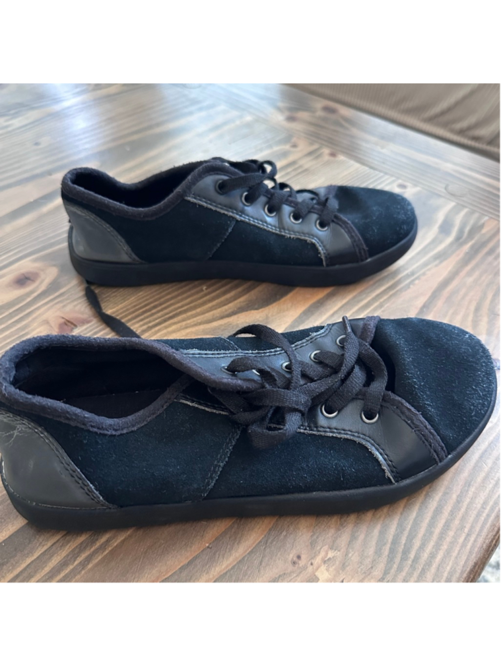 UGG Black Suede Lace Up Sneakers Size 3 Kids Youth Logo Sole - Picture 6 of 7
